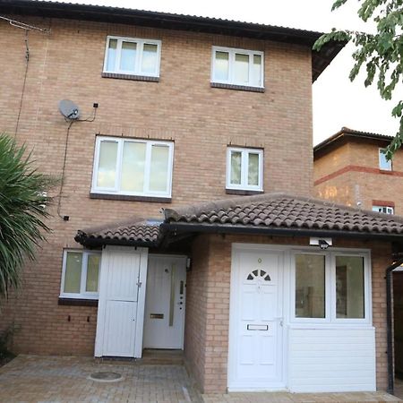 A A Guest Rooms Thamesmead Erith Экстерьер фото