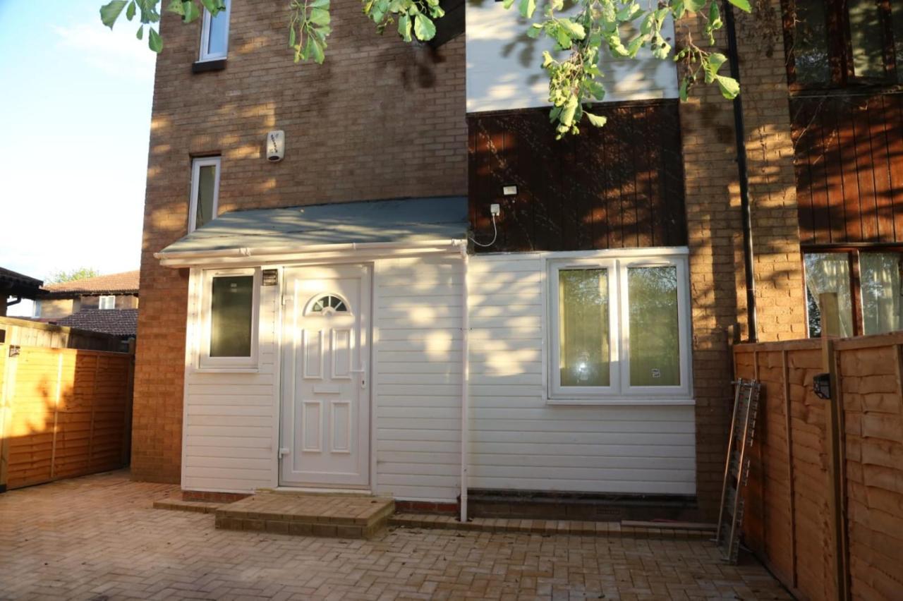 A A Guest Rooms Thamesmead Erith Экстерьер фото