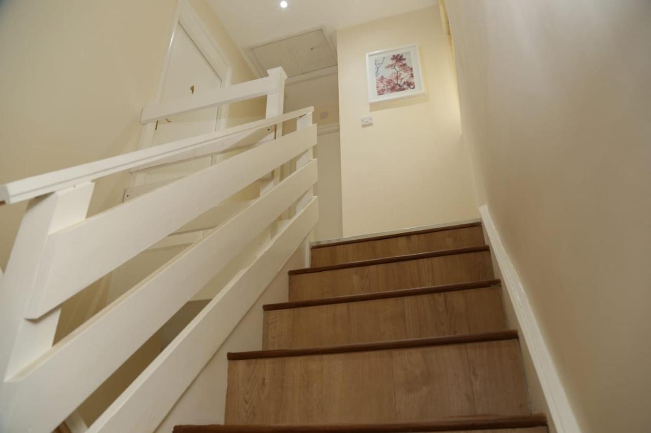 A A Guest Rooms Thamesmead Erith Экстерьер фото